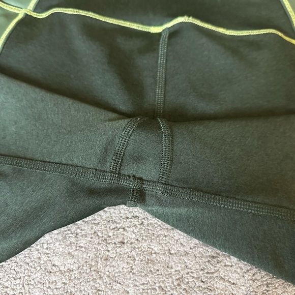 Good American The Dual Life Tonal Boy Shorts in Heathered Green Size 1 Small - Picture 9 of 11